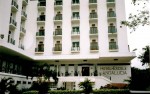 "Fachada de un hotel con el rótulo Hotel-Escola Andalucía"